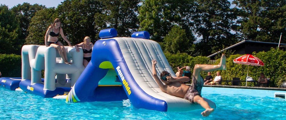 Find pladser med svømmebassin eller vandland